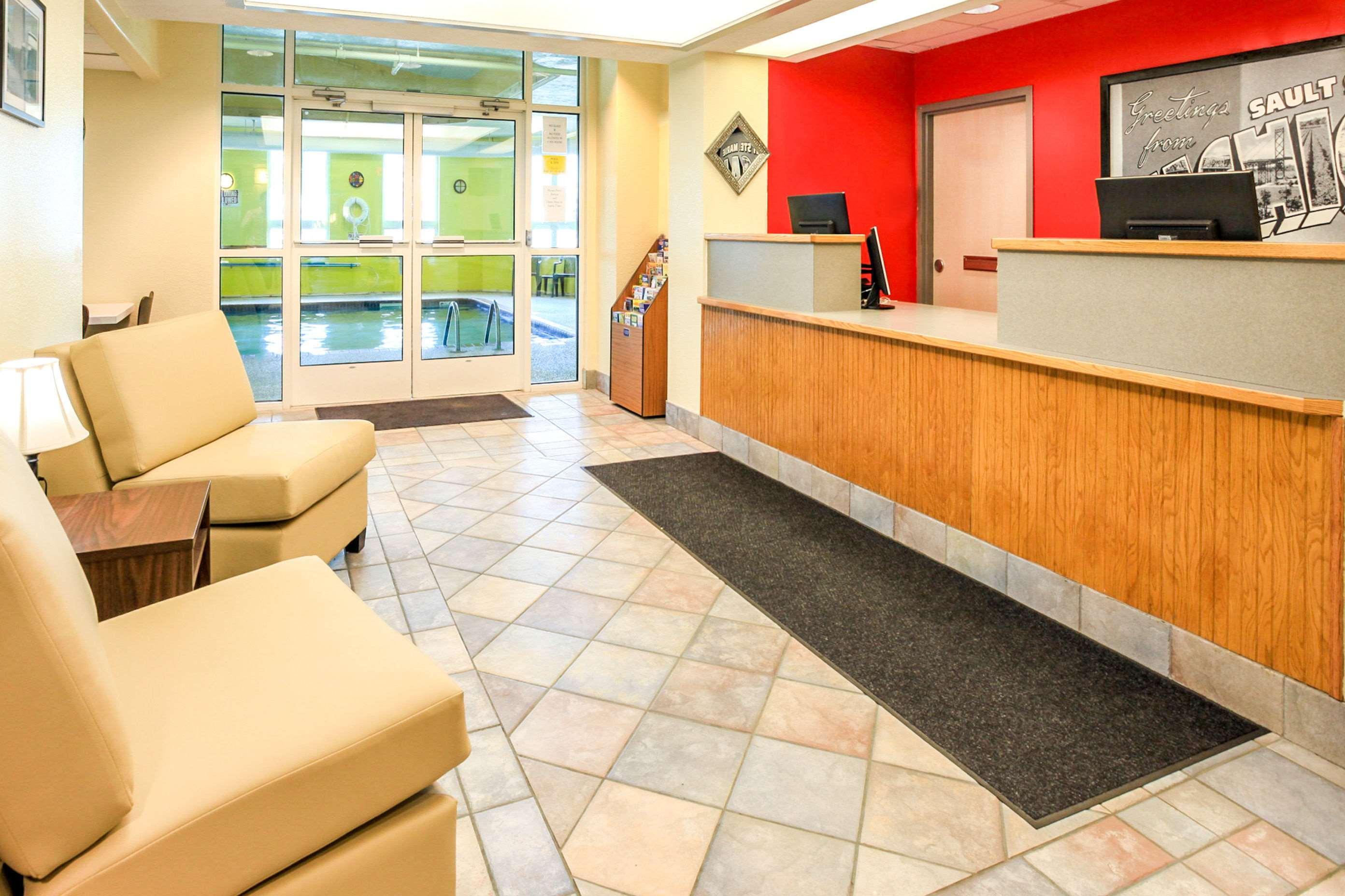 Hotel Super 8 By Wyndham Sault Sainte Marie Esterno foto